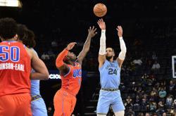 关于字母哥回归赛场，战术调整首场状态亮眼，TL观众沸腾！的信息