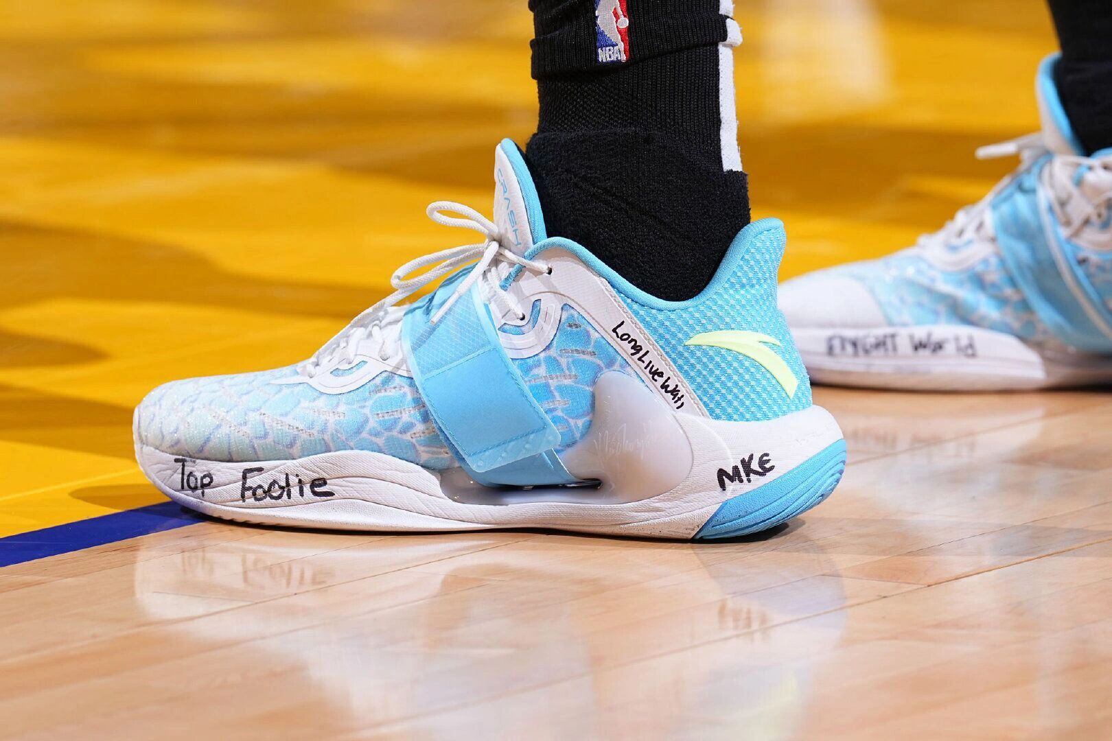 JackeyLove在勇士比赛中回归赛场,出色防守引发热议!的简单介绍 JackeyLove在勇士比赛中回归赛场,出色防守引发热议!的简单介绍