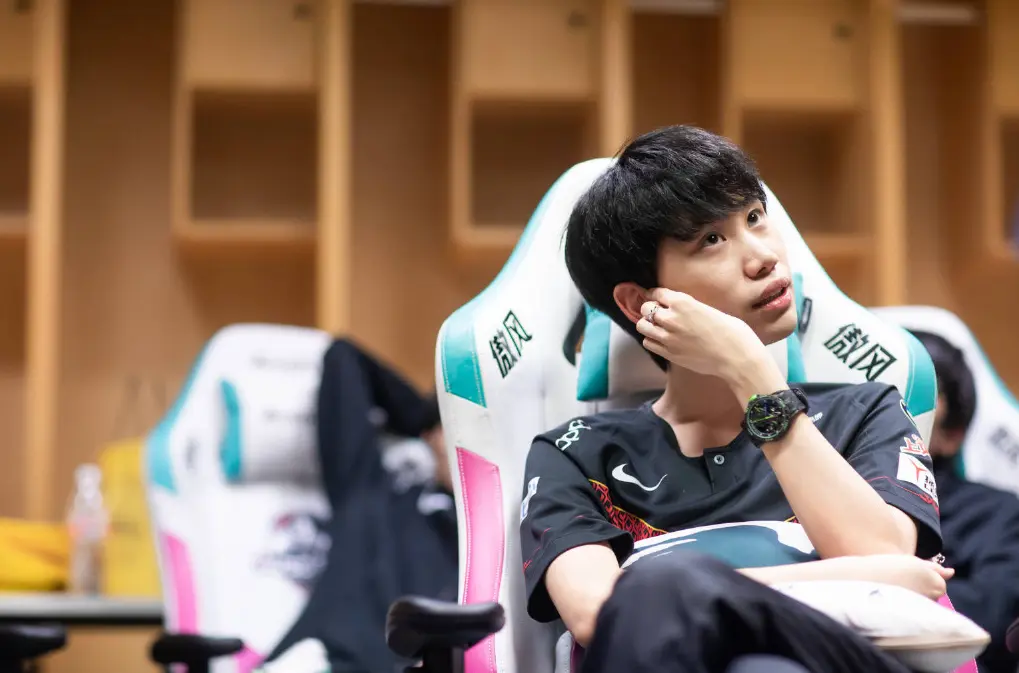 Faker赛事官方发布战术调整新规，FPX争议不断！的简单介绍